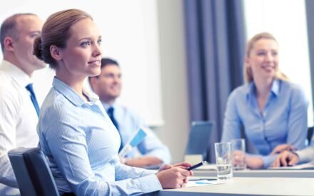 3 persono che studiano per il corso di project management IPMA level d