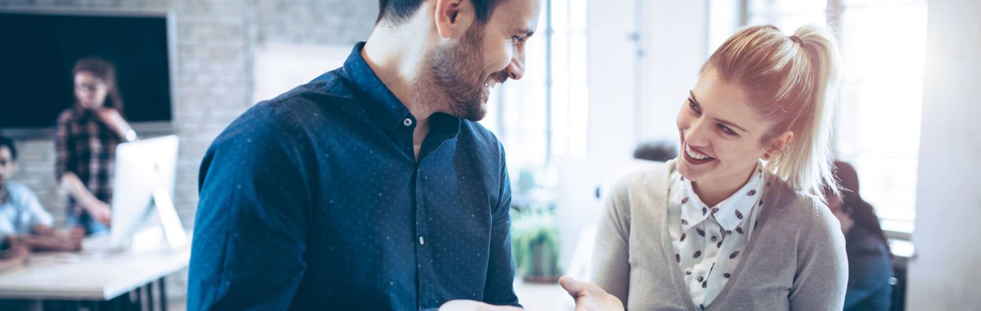 2 persone parlano sul coaching in change management