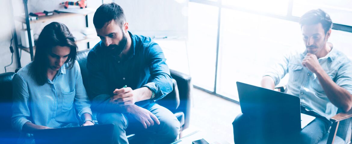 Un leader moderno mostra i stili di leadership